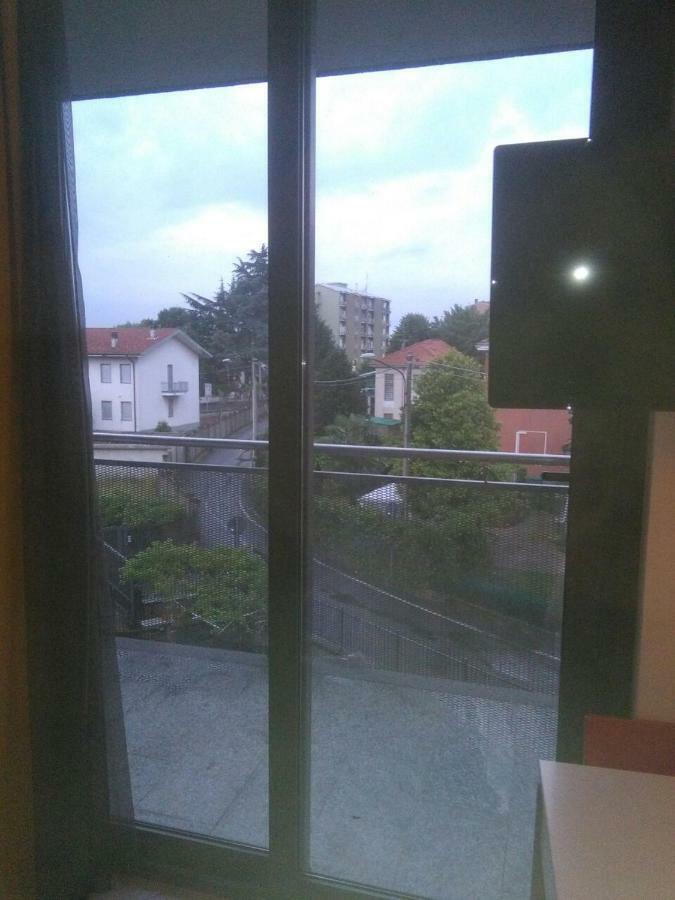 Residence Il Pino Саронно Экстерьер фото